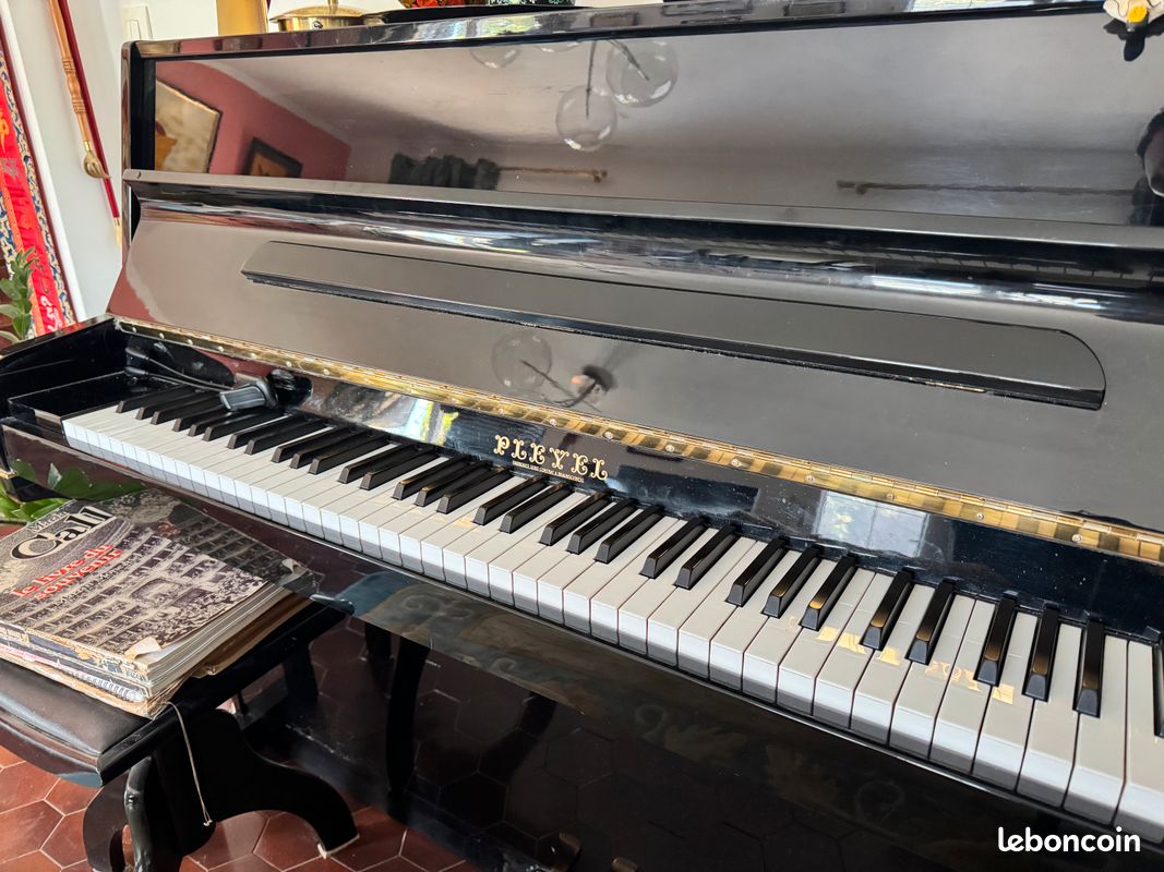Piano droit 6